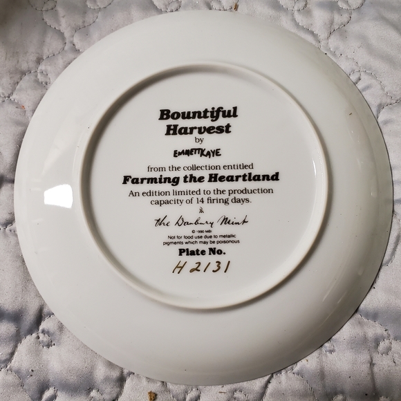 RB2 Danbury Mint 8" Collector Plate: "Bountiful Harvest" by Emmett Kaye (1990) - Picture 2 of 2